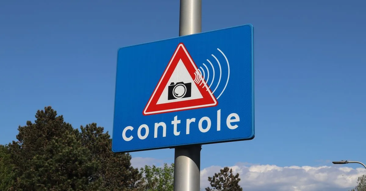 détection de radars automatiques pour une conduite plus sûre et éviter les amendes grâce à des alertes en temps réel.
